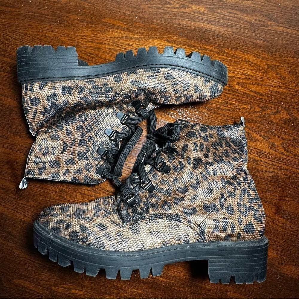 Kendall + Kylie Epic Leopard Print Combat Boots Size EU 39 US 8 Like New